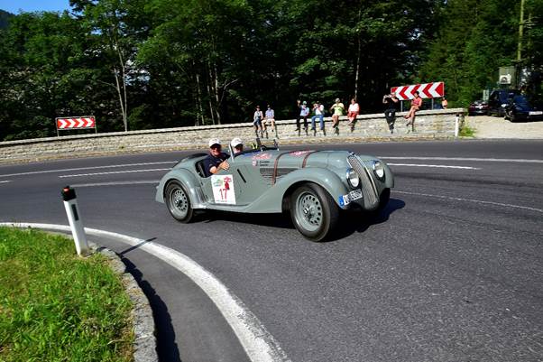 Dieter Quester in action with the BMW 328 on the course. (Photo Peter Meierhofer)