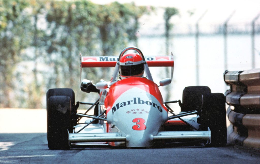 Emanuele Pirro’s last race for Eddie Jordan/Marlboro Theodore racing hugging the barriers on the tight Macau circuit in the Reynard 873 ( Photo Emanuele Pirro)