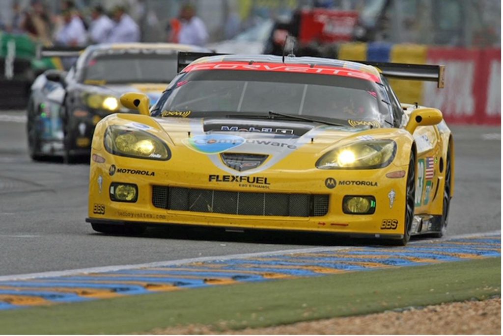Jan hustling the mighty Chevrolet Corvettes in early 200’s. (© Photo Peter Nygaard Grand Prix Photo)